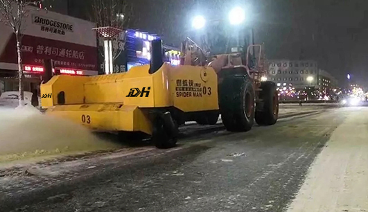 因为有你，这个雪天不在寒冷，除雪保障——半岛平台为您服务(图2)